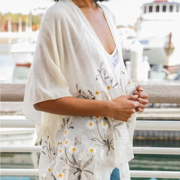 New🌼🌸🌿Spring Break Swim cover-up Kimono Daisy One Size Floral Top Ivory - Picture 3 of 3